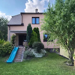 https://samostatny-byt-v-rodinnem-dome.ostravahotels.net
